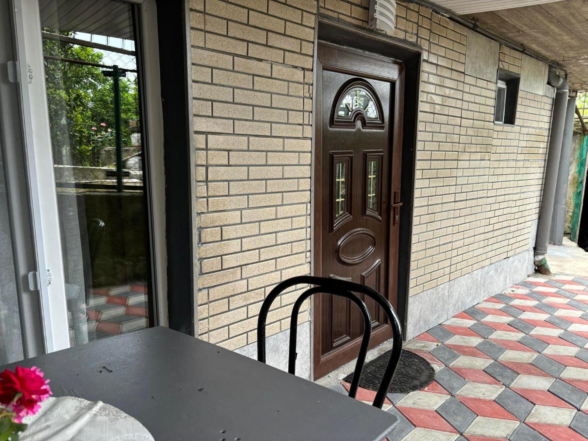Guest House Happy House クタイシ エクステリア 写真