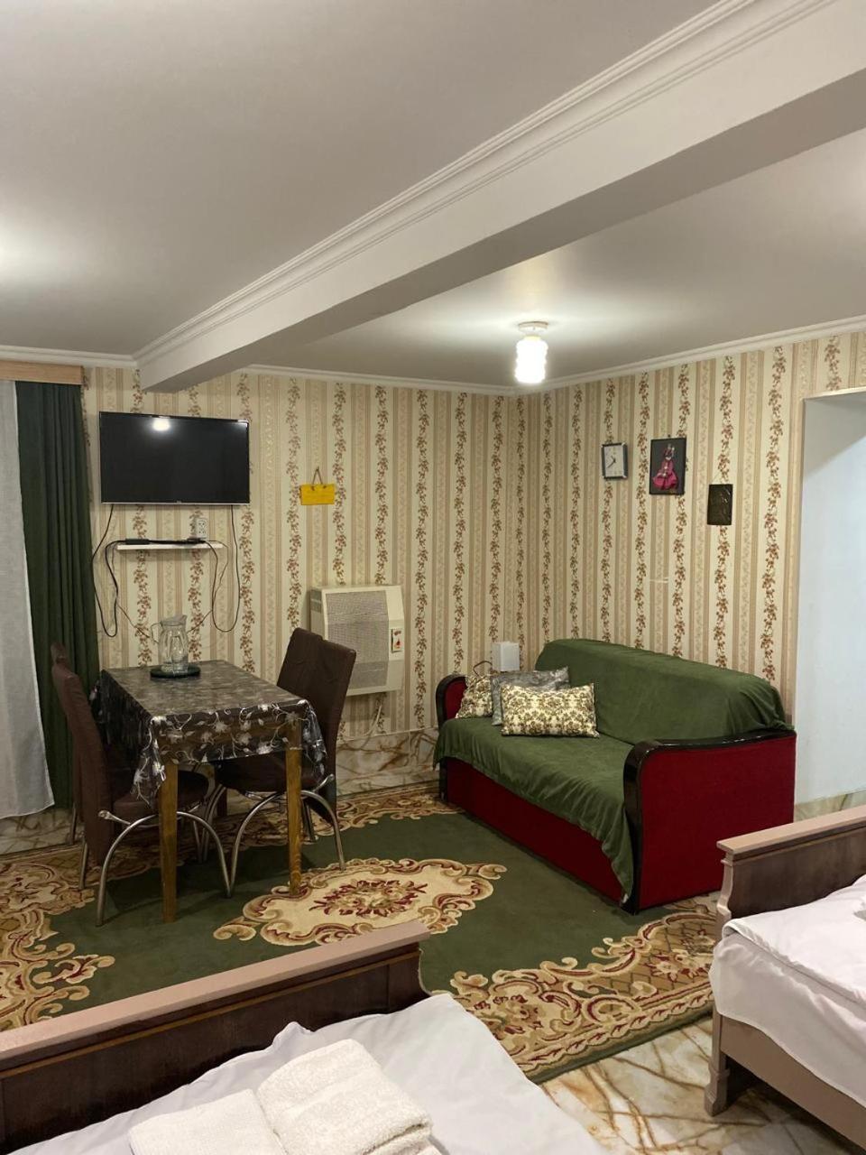 Guest House Happy House クタイシ エクステリア 写真