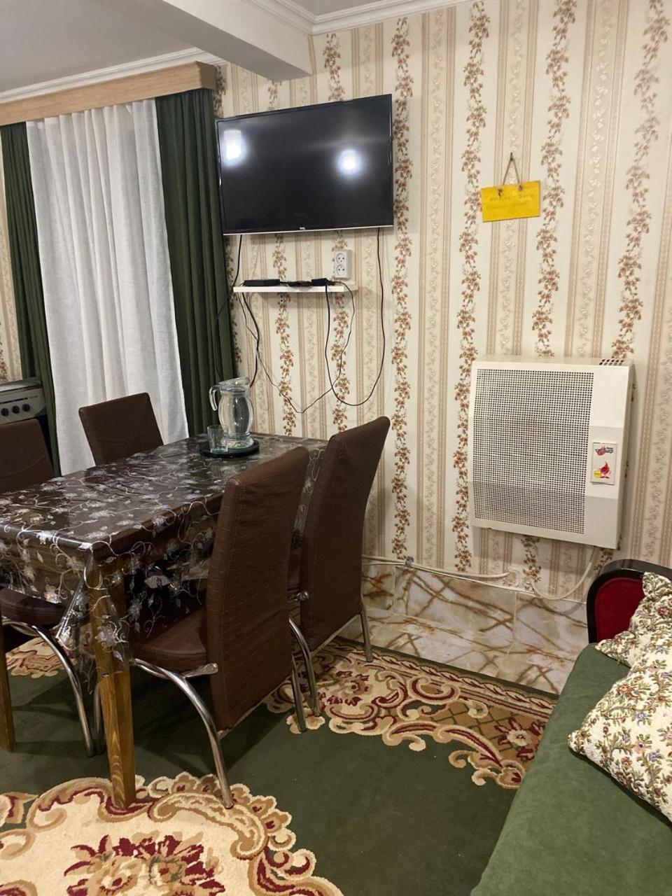 Guest House Happy House クタイシ エクステリア 写真