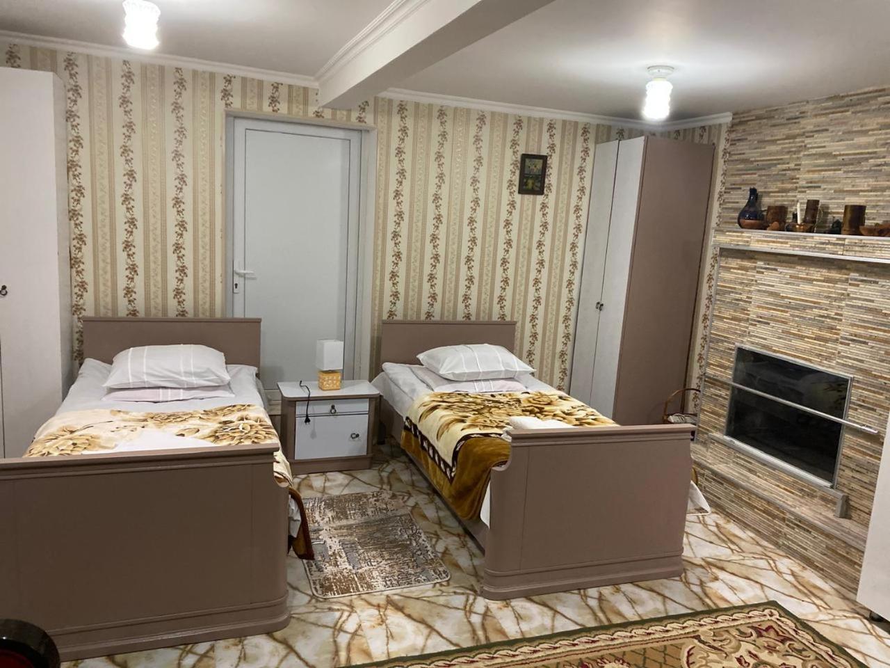 Guest House Happy House クタイシ エクステリア 写真