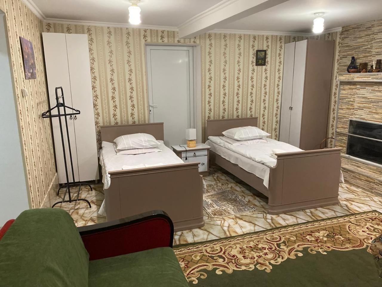 Guest House Happy House クタイシ エクステリア 写真